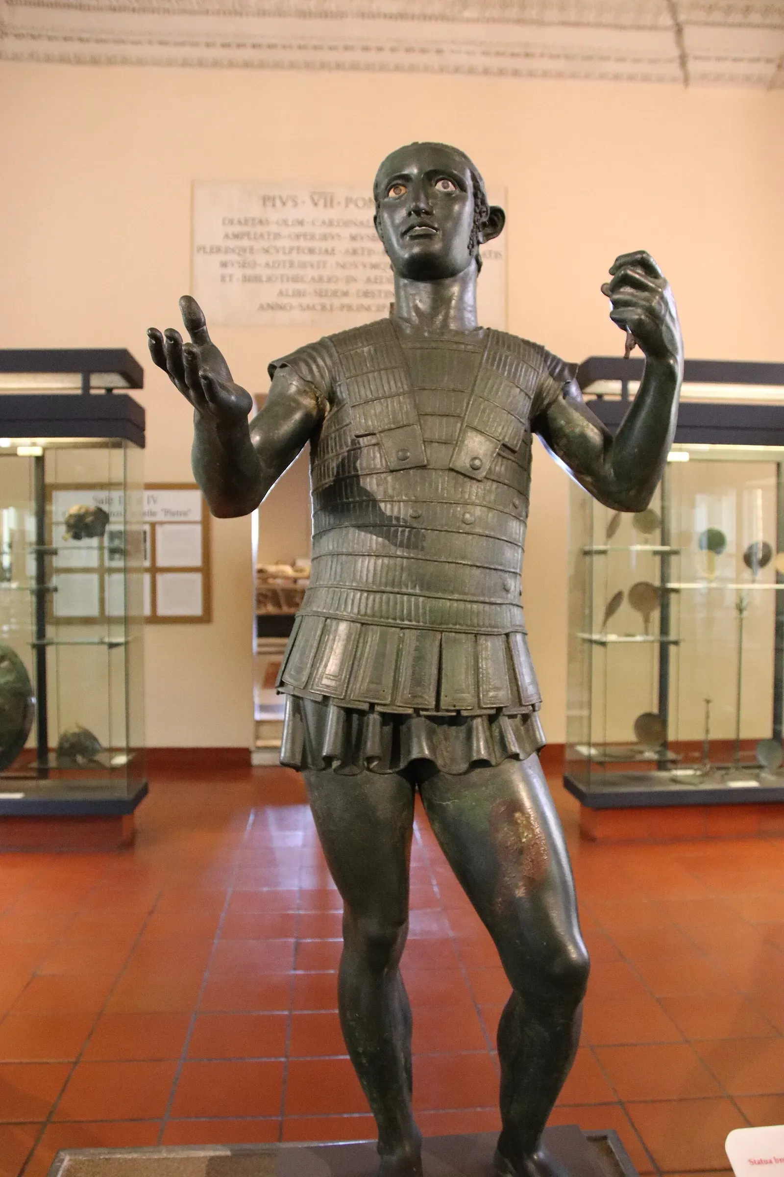 estatua etrusca de bronce de un guerrero, el llamado marte de todi