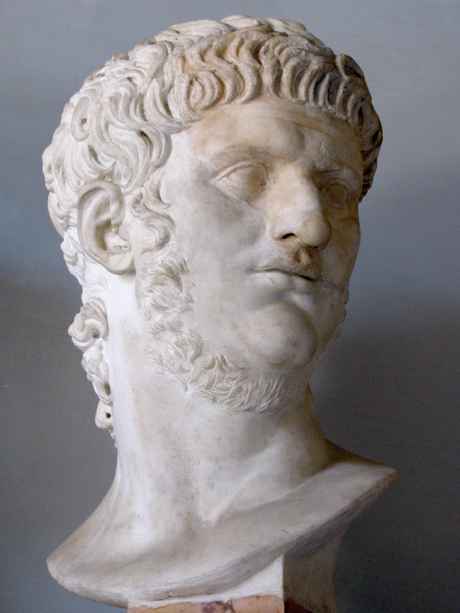 busto romano de mármol del emperador nerón, musei capitolini, roma